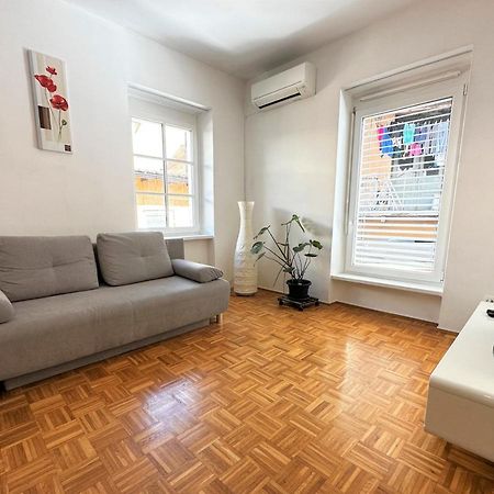 Charming Starry Night Apartment Любляна Екстер'єр фото