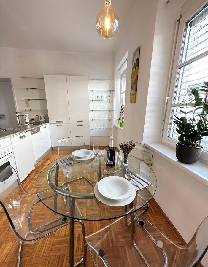 Charming Starry Night Apartment Любляна Екстер'єр фото